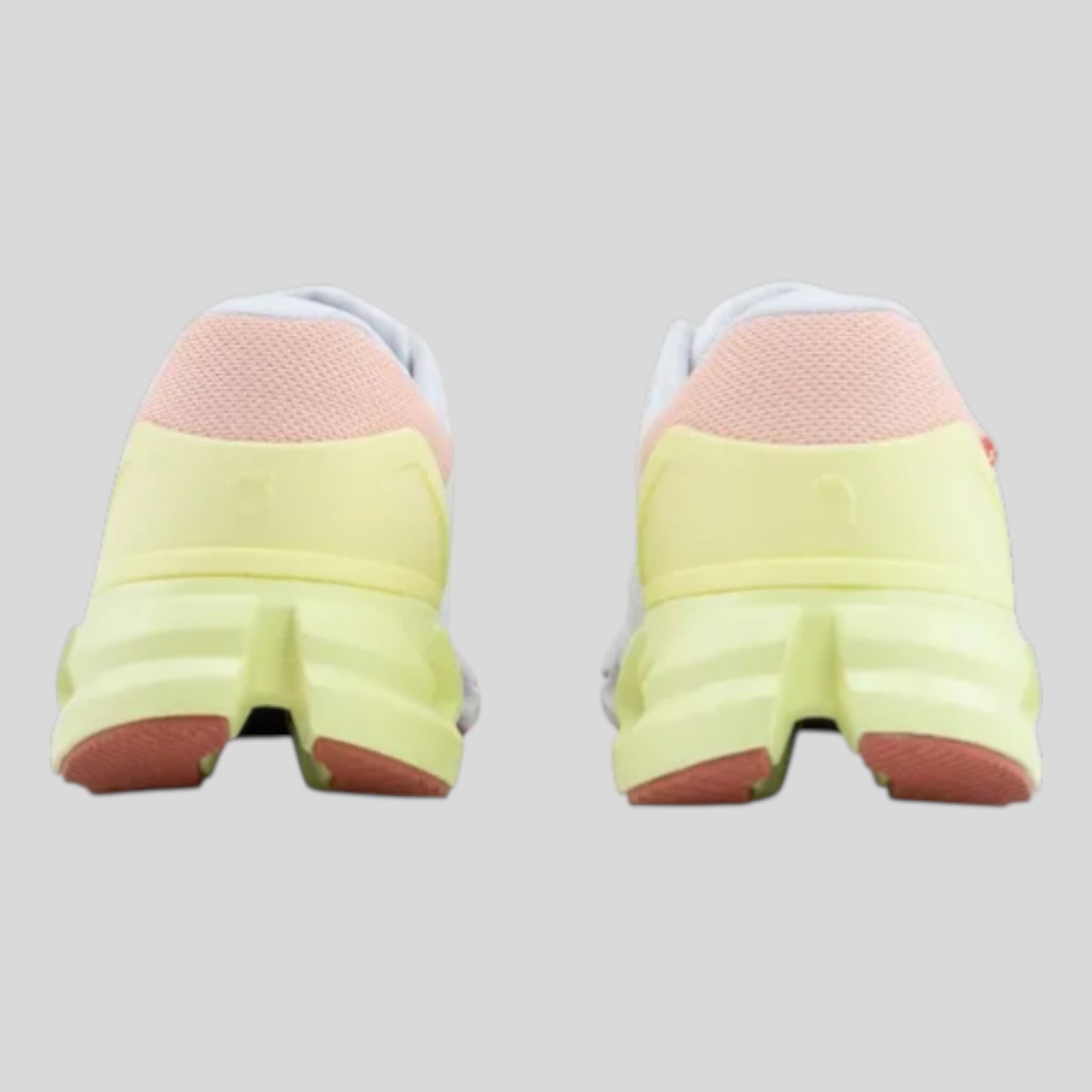 Tenis On Cloudflyer 4 Mujer 71.98249 Blanco